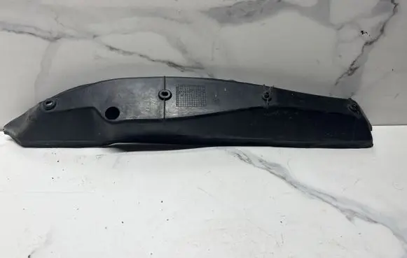 Mercedes-Benz C W204 Fender end trim BBP159001 A2048800125
