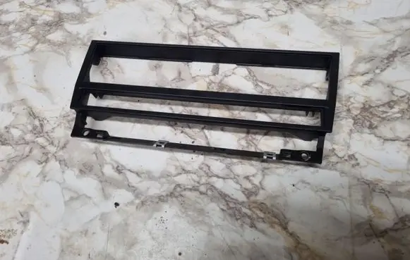 BMW 5 E39 Radio/GPS head unit trim 8247302