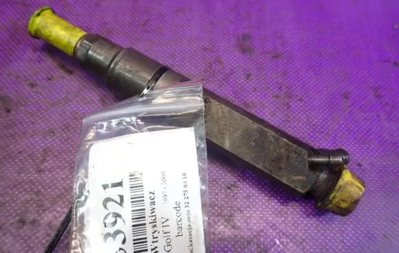 Volkswagen Golf IV Fuel injector 028130202P