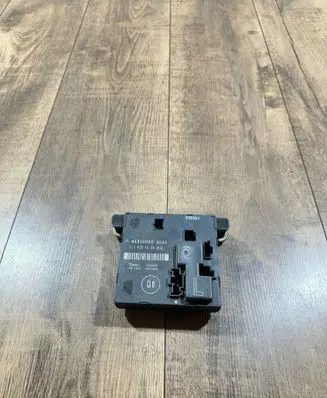Mercedes-Benz E W211 Door control unit/module 2118201526 356805