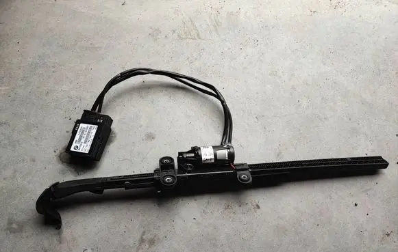 BMW 4 F32 F33 Seat belt height adjuster 7307916 9273584