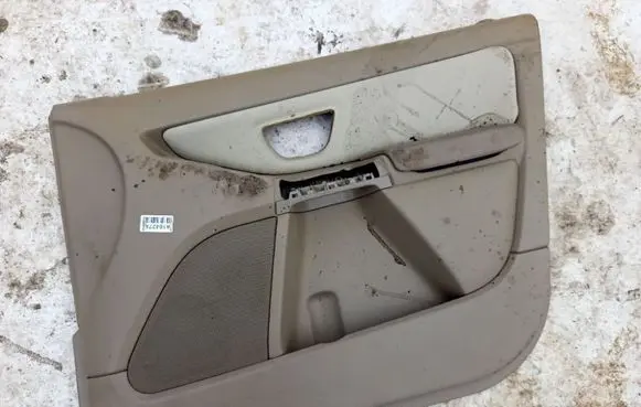 Volvo XC90 Front door card panel trim