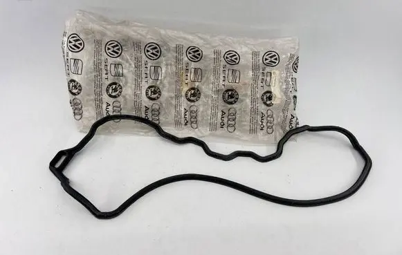 Audi 100 S4 C4 Rocker cam cover 046103483A 31072008 111051A