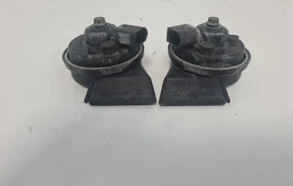 Audi A4 S4 B7 8E 8H Horn signal 8E0951223C 8E0951221C