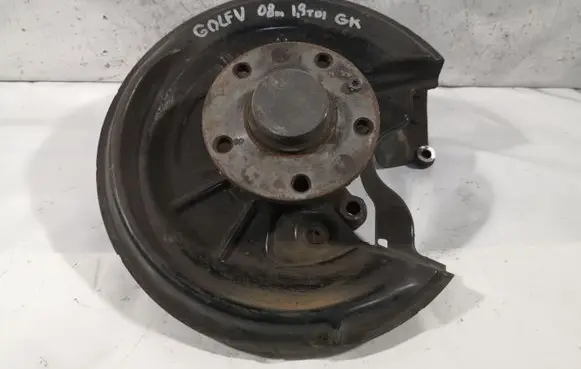 Rear wheel hub