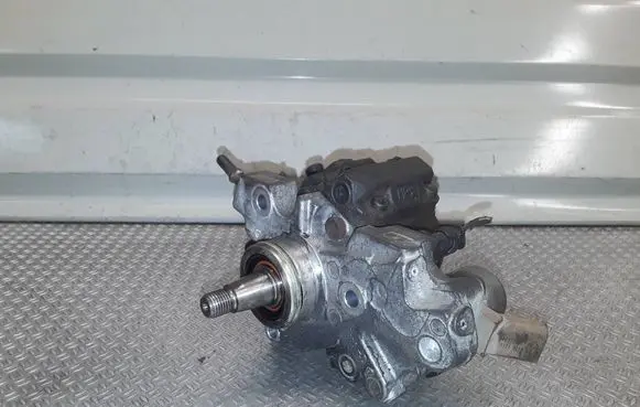KIA Venga Fuel injection high pressure pump 331002a710 28277574