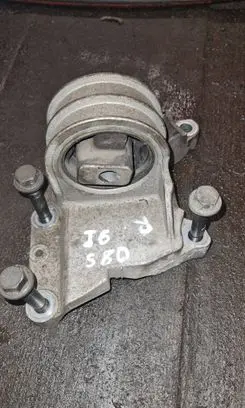 Volvo S80 Engine mount bracket
