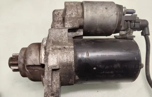 Volkswagen Golf V Starter motor 0001120406