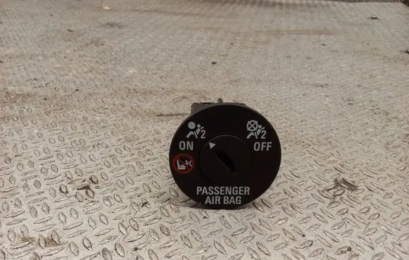 Opel Insignia A Passenger airbag on/off switch 13577258