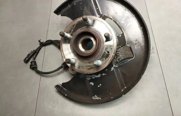 Opel Insignia A Front wheel hub spindle knuckle 23483145