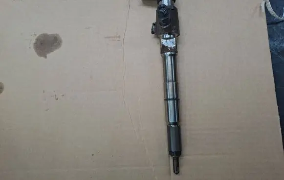 Volkswagen Touran II Fuel injector 03L130277B