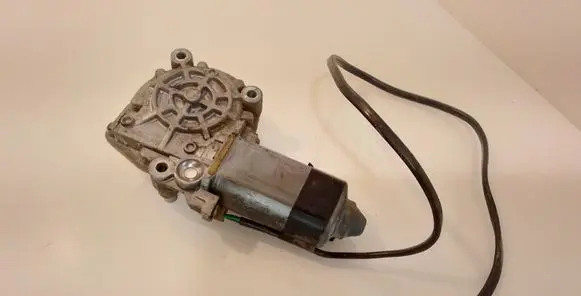 Audi A4 S4 B5 8D Front door window regulator motor 0531826101