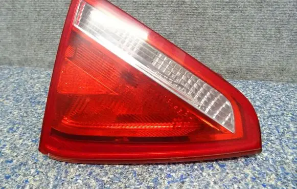 Audi A5 8T 8F Tailgate rear/tail lights 8T0945093
