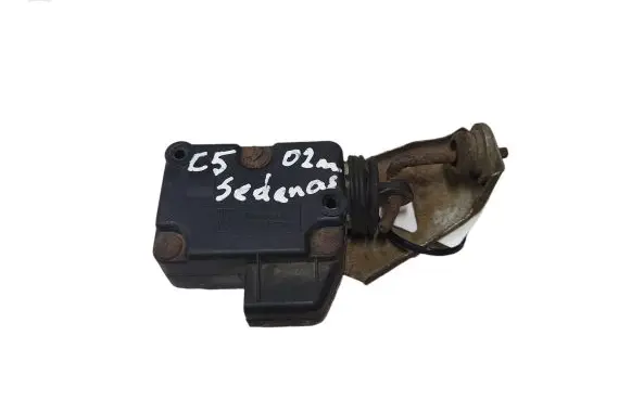 Fuel tank cap lock
