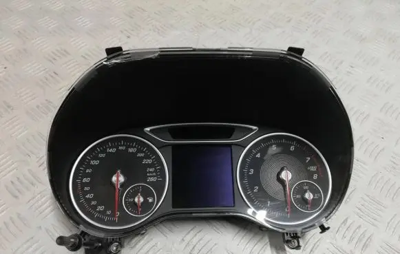 Mercedes-Benz B W246 W242 Speedometer (instrument cluster) A2469006913 0263681441 A2469015804