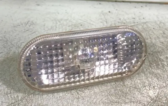 Front fender indicator light