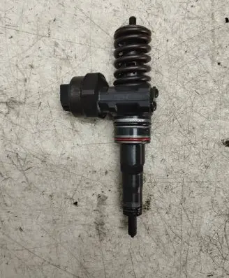 Audi A4 S4 B5 8D Fuel injector 038130073H