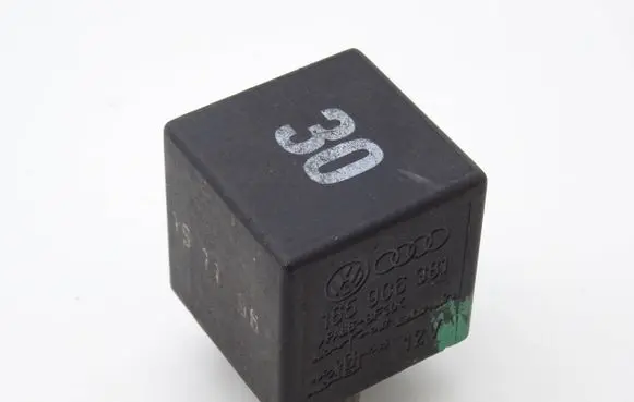 Volkswagen Golf IV Other relay 165906381