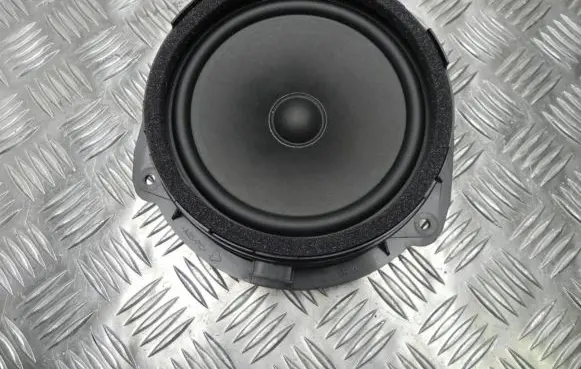 Audi A3 S3 8V Front door high frequency speaker 8V4035411B R1322
