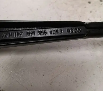 Skoda Fabia Mk3 (NJ) Front wiper blade arm 6V1955409B