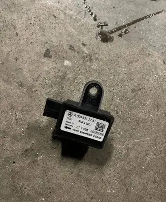 Mercedes-Benz S W221 Airbag deployment crash/impact sensor 5WK43901