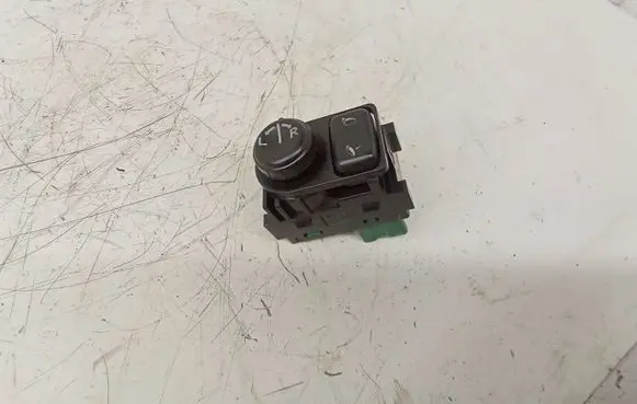 Nissan Qashqai Wing mirror switch