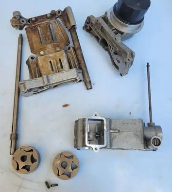 BMW 5 E60 E61 Oil pump 