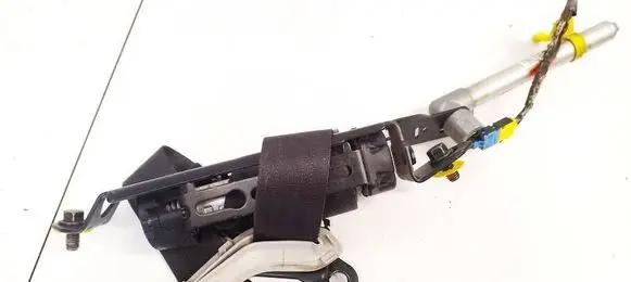 Volvo V70 Rear seatbelt