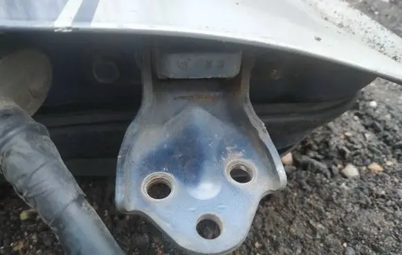 Mitsubishi Pajero Sport I Front door upper hinge