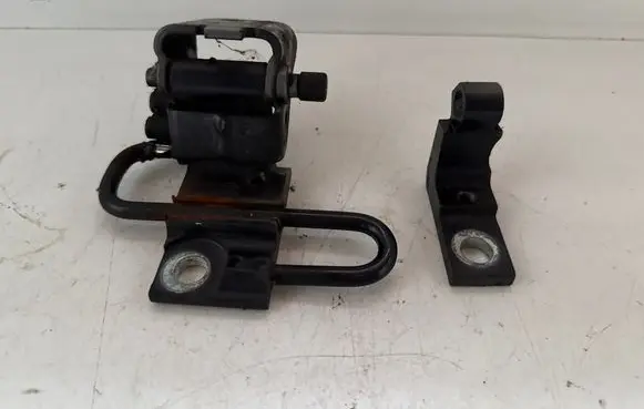 Audi A6 S6 C6 4F Front door lower hinge 8E0831412E A046573