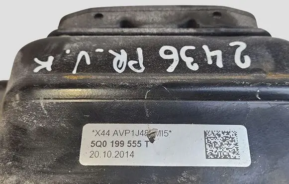 Audi A3 S3 8V Engine mount bracket 5Q0199555T
