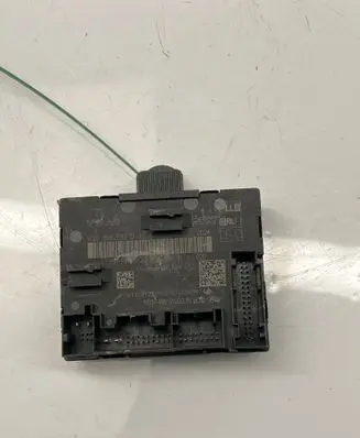 Volkswagen PASSAT B7 Door control unit/module 5Q0959592D 5Q0959592B
