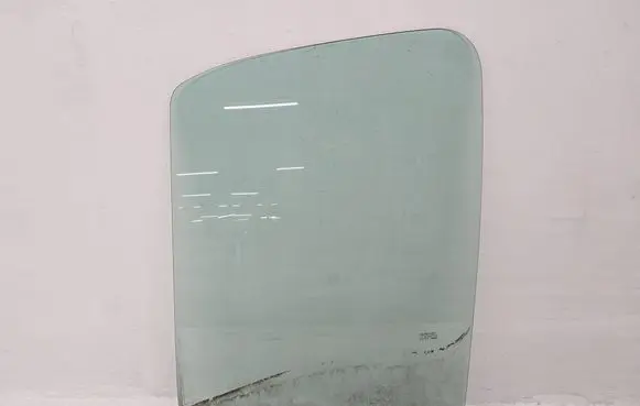 Nissan Interstar Front door window/glass (coupe)