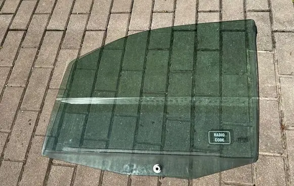 Fiat Ulysse Front door window glass four-door