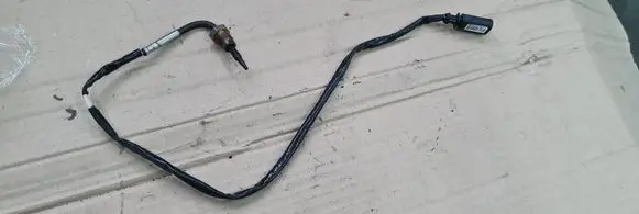 Audi A4 S4 B9 Oil temperature sensor 8W0906088E