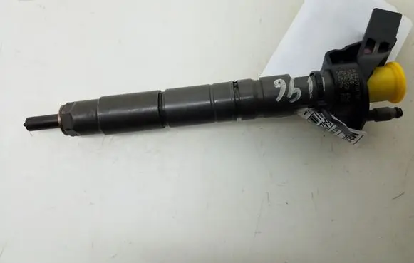 Mercedes-Benz CLS C218 X218 Fuel injector A6420701187