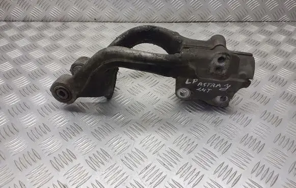 Opel Astra J Front shock absorber mounting bracket 