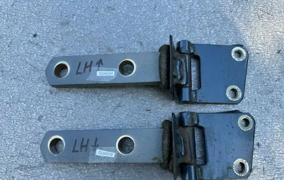 Nissan Patrol Y61 Tailgate hinge 90401VB060