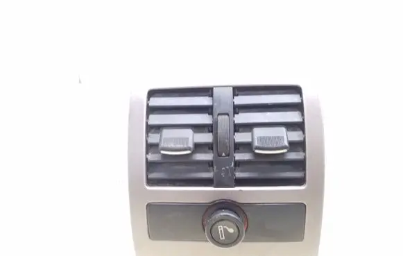 Rear air vent grill