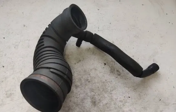 Mercedes-Benz Sprinter W901 W902 W903 W904 Air intake hose/pipe A9015283382