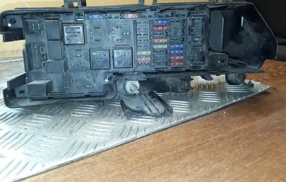 Volvo S80 Fuse module 518322110 9494210