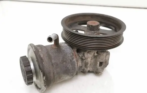 Toyota Avensis T250 Power steering pump