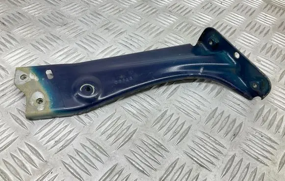 Fender mounting bracket