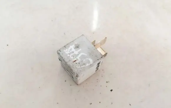Volkswagen PASSAT B5 Other relay 3d0951253