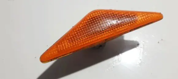 Front fender indicator light