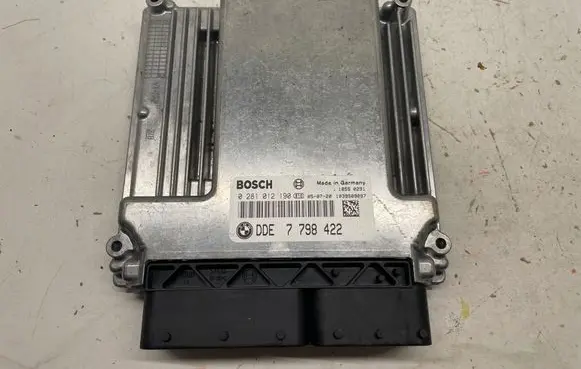 BMW 5 E60 E61 Engine control unit/module 7798422 1039S09097 0281012190