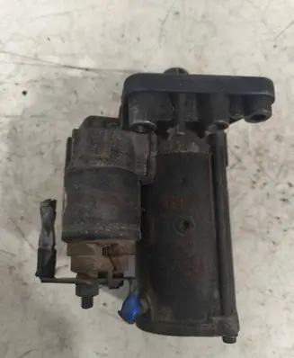 Volkswagen PASSAT B6 Starter motor 10019 160901 P0369472