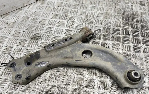Peugeot 3008 II Front lower control arm/wishbone