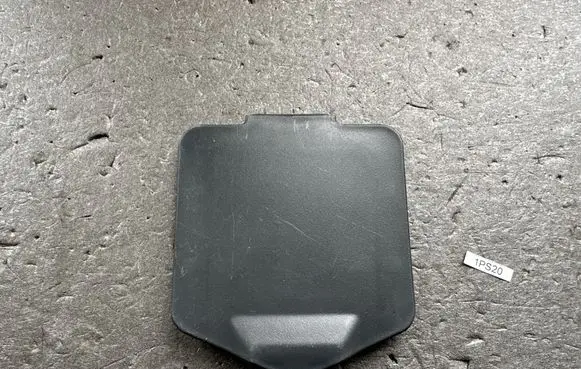 Mitsubishi Pajero Fuse box cover MB327088