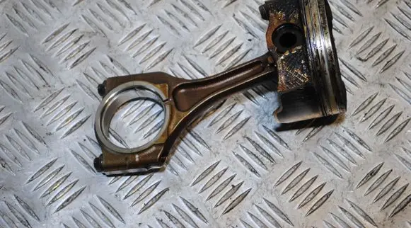 Subaru Outback Piston with connecting rod AA35010